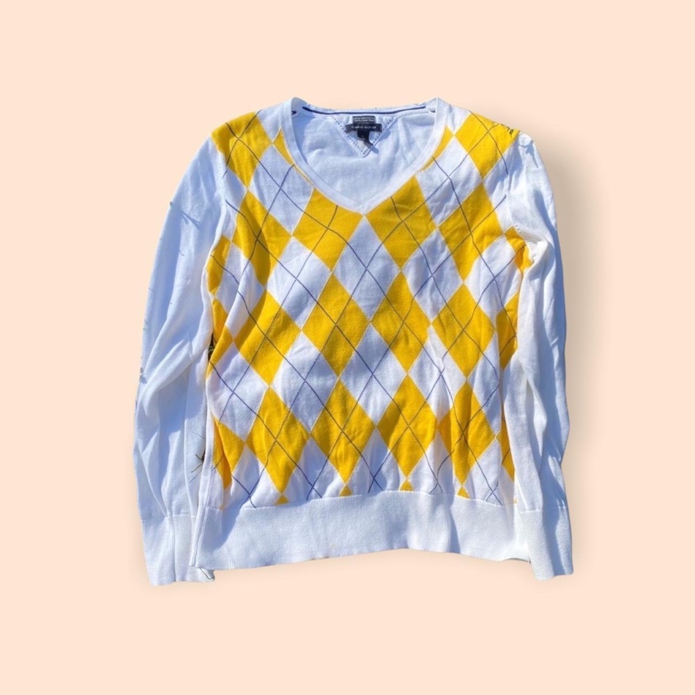 Beautiful Argyle Tommy Hilfiger sweater in a size XL.